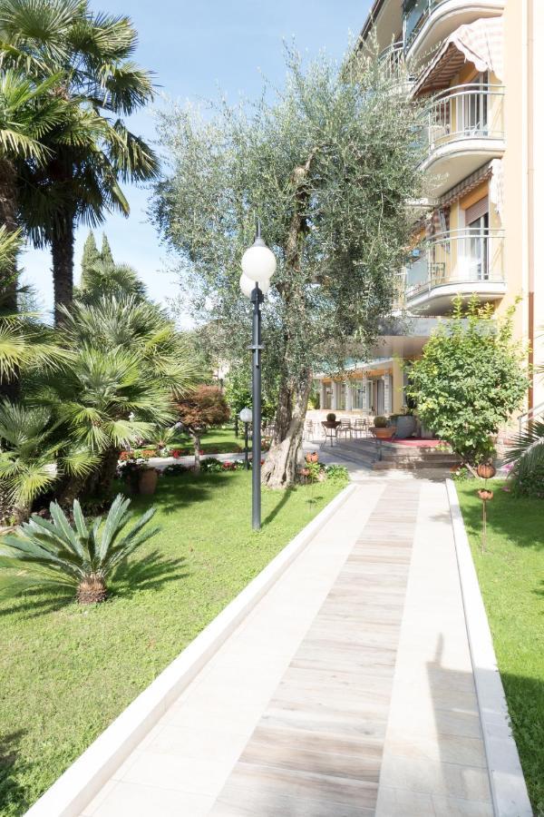 Hotel Drago - Garda Lake Collection Brenzone sul Garda Bagian luar foto