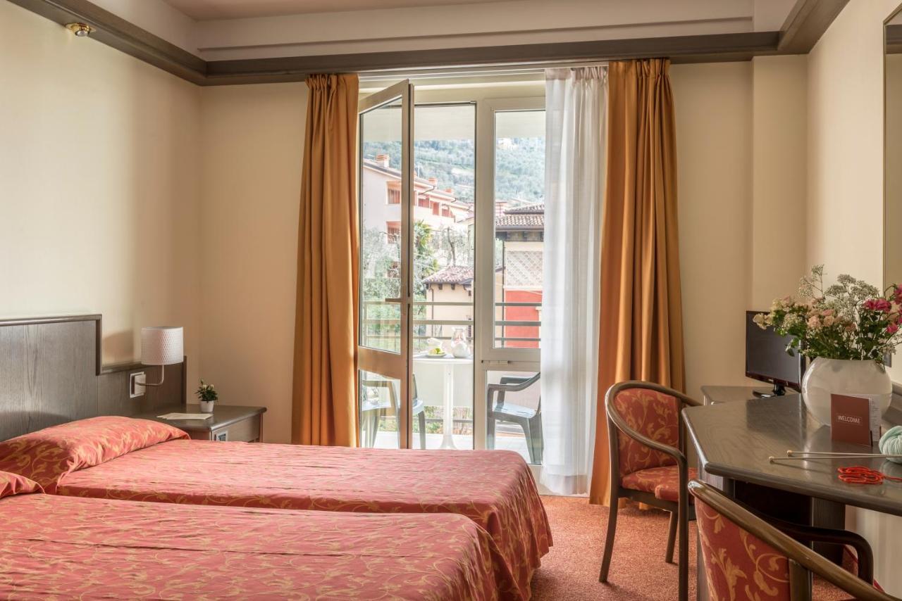 Hotel Drago - Garda Lake Collection Brenzone sul Garda Bagian luar foto
