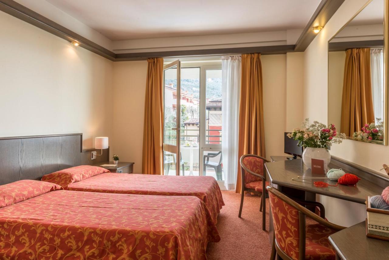 Hotel Drago - Garda Lake Collection Brenzone sul Garda Bagian luar foto
